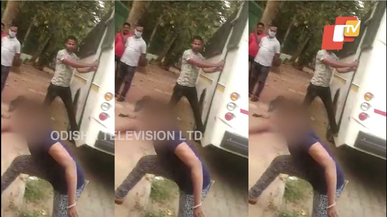 Special Story | Couple Fight On Bhubneswar Street - OTV Report