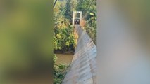 Jembatan Gantung di Jambi Putus, 19 Anak SD Jatuh ke Sungai