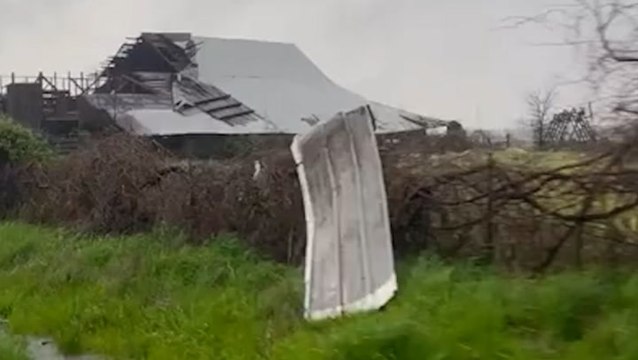 Severe thunderstorms and tornadoes pummel the Mississippi River Valley