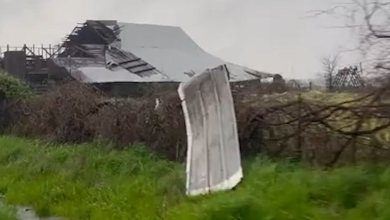 Severe thunderstorms and tornadoes pummel the Mississippi River Valley