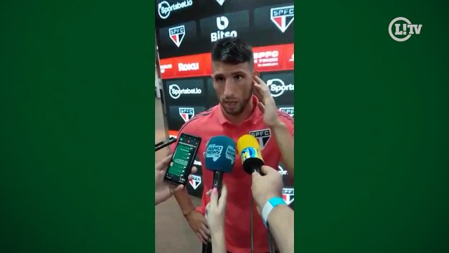 O cara do jogo! Autor dos três gols do São Paulo, Calleri comemora boa vantagem para o jogo da volta