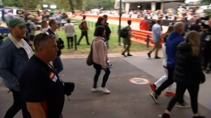 Tens of thousands pay tribute to cricket legend at MCG