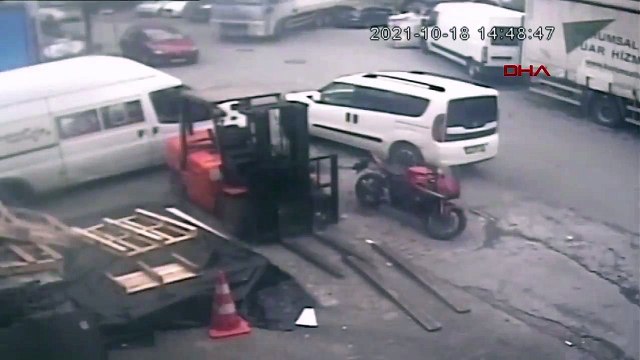 Freni boşalan kamyonu tutarak durdurmaya çalıştı, ayakları ezildi