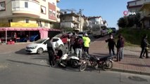 Hurdaya ayrılan motosiklet ile kaza izlerken yakalandı, polise 
