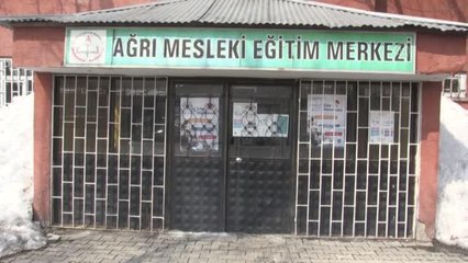 "Okumanın yaşı yoktur" deyip hayalindeki meslek için 72 yaşında okula döndü