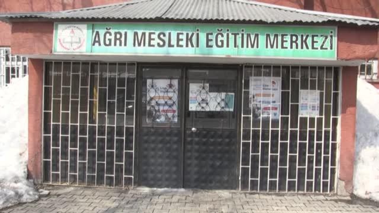 "Okumanın yaşı yoktur" deyip hayalindeki meslek için 72 yaşında okula döndü