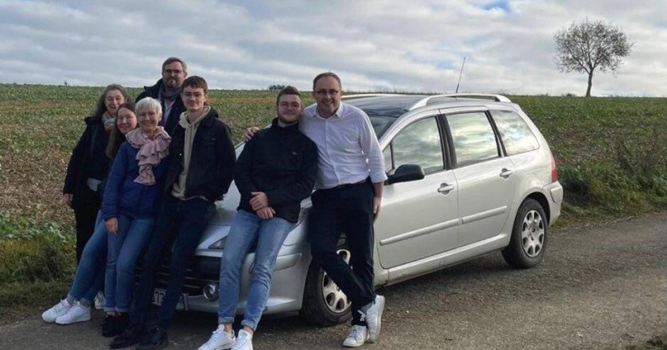 Sa voiture va dépasser le million de kilomètres, il veut rencontrer les ouvriers qui l'ont créée pour les remercier
