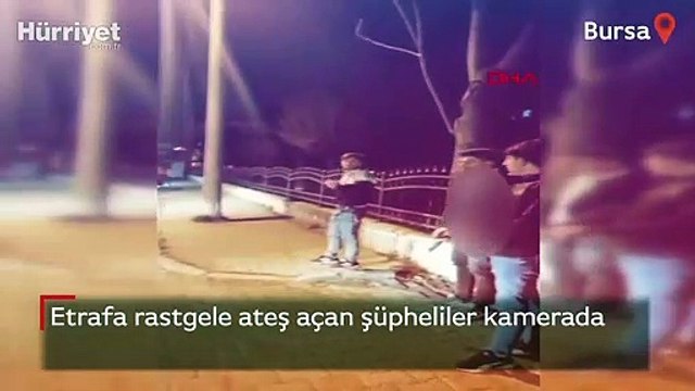 Etrafa rastgele ateş açan şüpheliler kamerada
