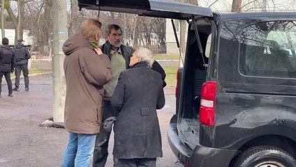 Rusya'nın Ukrayna'ya saldırıları sürerken sivillerin tahliyesi devam ediyor (1)