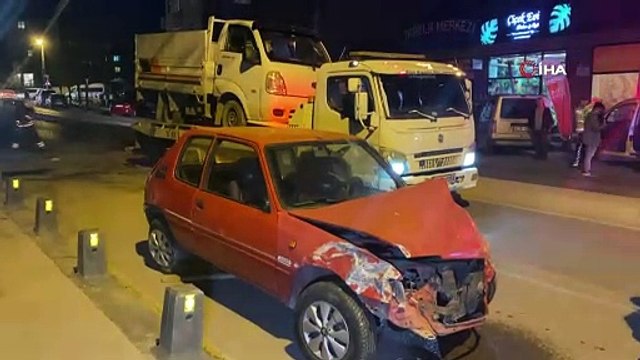 Çekmeköy'de otomobil ile kamyonet kafa kafaya çarpıştı: 3 yaralı