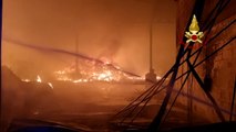 Incendio a Solignano sul Rubicone nel centro rifiuti, il video
