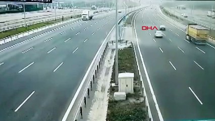 Kuzey Marmara Otoyolu'ndaki feci kazanın görüntüleri ortaya çıktı! Araç içinde yanarak can verdi