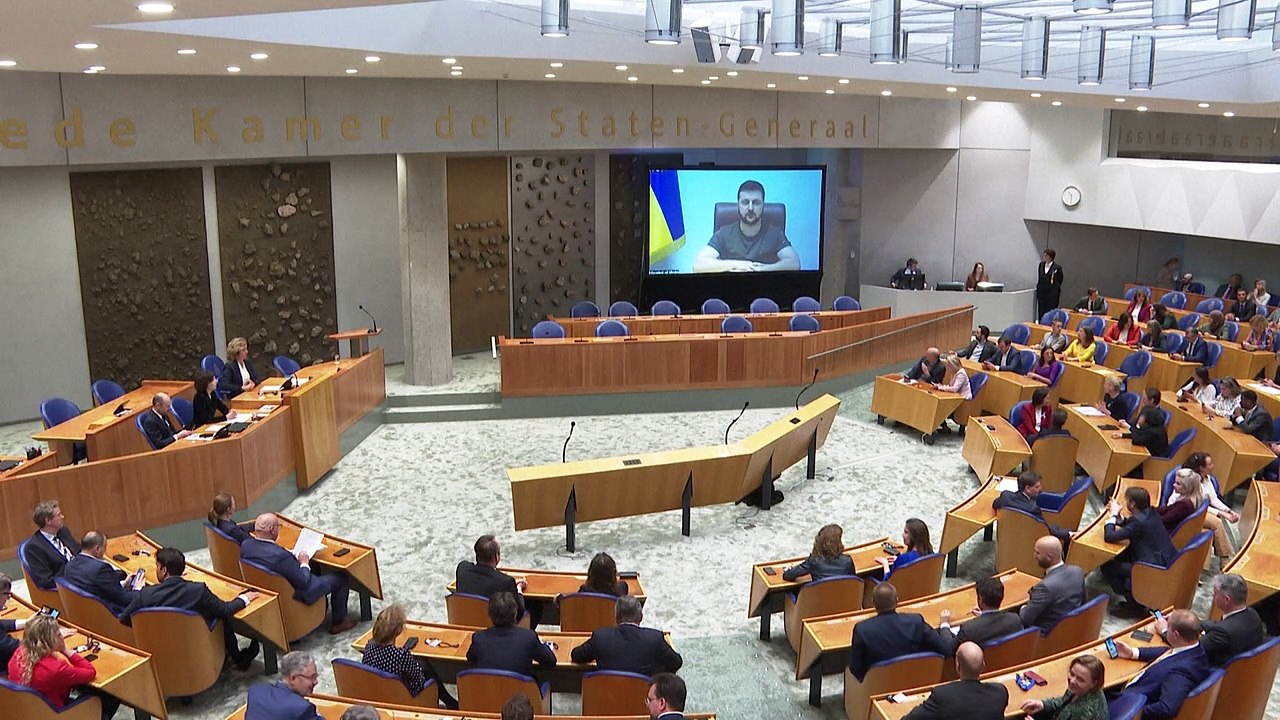 Zelensky convoca Holanda a boicotar energia russa