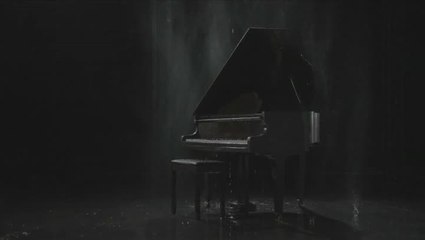 Rain : Un piano et de la pluie
