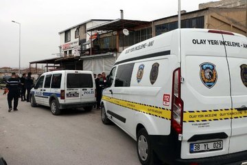 KOMŞUSUYLA KAVGA EDERKEN ARAYA GİREN AĞABEYİNİ VURDU