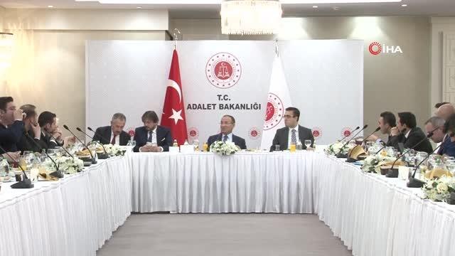 Bakan Bozdağ: Ankara Cumhuriyet Başsavcılığımız 23 Mart'ta yakalama kararı çıkarttı ve bunlarla alakalı gerekli arama taramayı yaptı ama bilinen...
