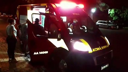 Homem realizando obras no telhado cai e sofre suspeita de fratura