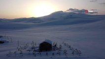 Bayburt'un yüksek kesimlerinde kar etkisini sürdürüyor
