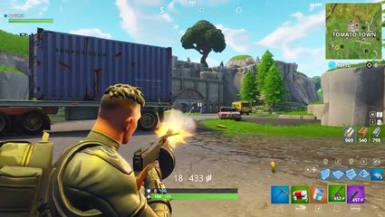 下载视频: Fortnite : utilisation à distance du Pistolet Mitrailleur à Tambour