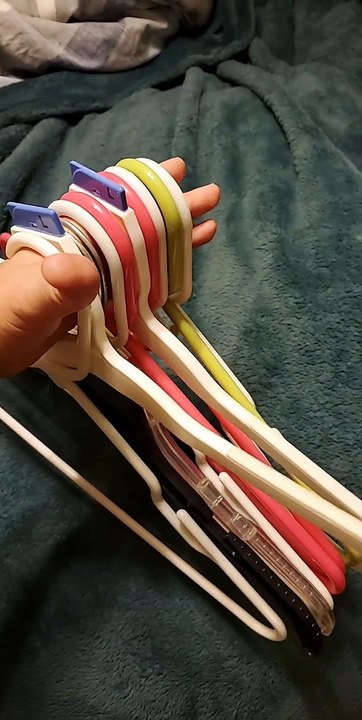 Doggo Helps Mom Pregnant with Twin Pick Up Hangers
