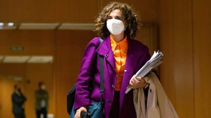 La deuda pública en España bajó 1,6 puntos y el déficit 3,3 en 2021