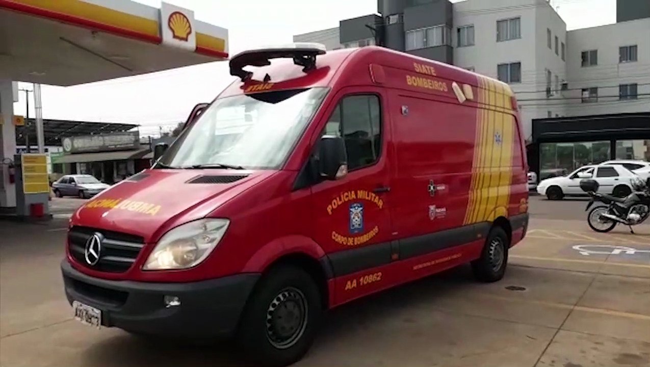 Motociclista fica ferido em colisão com carro na Av. Carlos Gomes