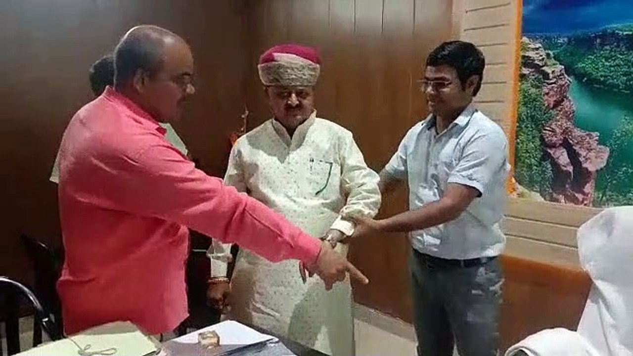 भाजपा कार्यकर्ताओं ने नयापुरा थाने के बाहर किया प्रदर्शन