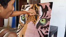 melukis harimau dengan cat minyak dan kain bludru