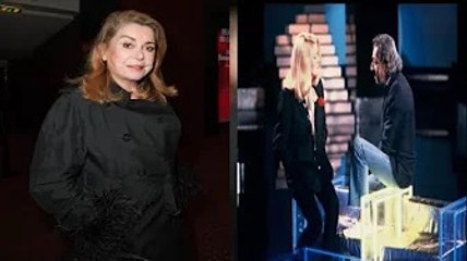 Catherine Deneuve chante pour la première fois sur scène à 78 @ns  vidéo de cette folie incroyable