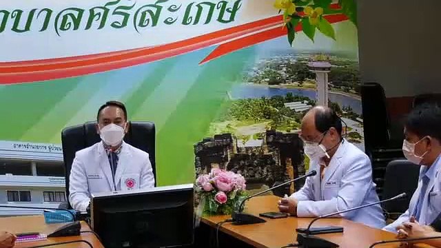 ผอ.รพ.ศรีสะเกษ แถลงข่าวปรับมาตรการเฝ้าระวังป้องกันโควิด -19 ผู้มารับบริการต้องฉีดวัคซีนครบ 3 เข็ม