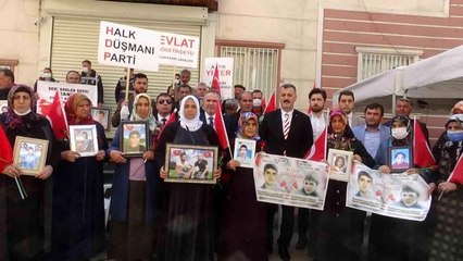 Cumhurbaşkanı Başdanışmanı Minder, evlat nöbetindeki ailelerle buluştu