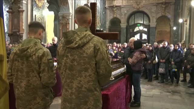 Último adiós a tres soldados en Leópolis