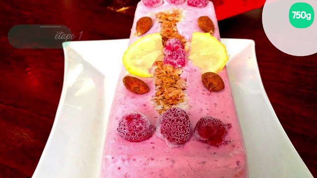 Bûche fraises citron, croustillant feuillantine et biscuit amandes