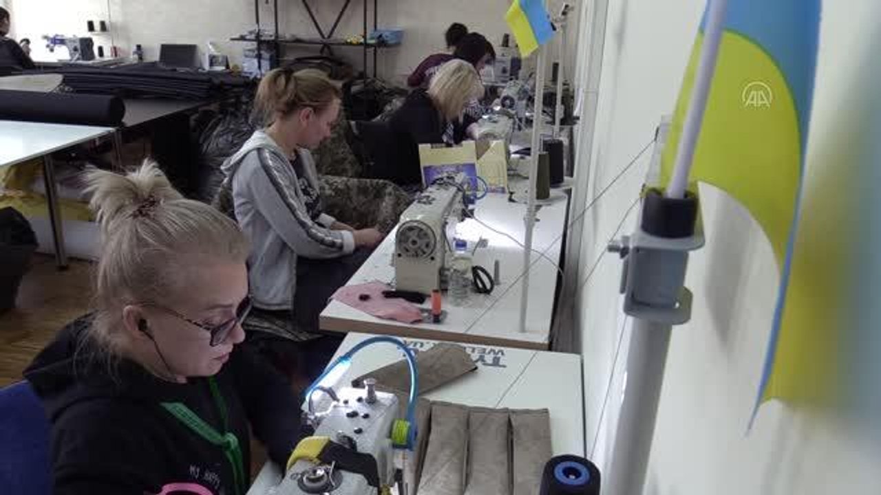 Ukraynalı moda tasarımcısı ordu için kurşun geçirmez yelek üretiyor