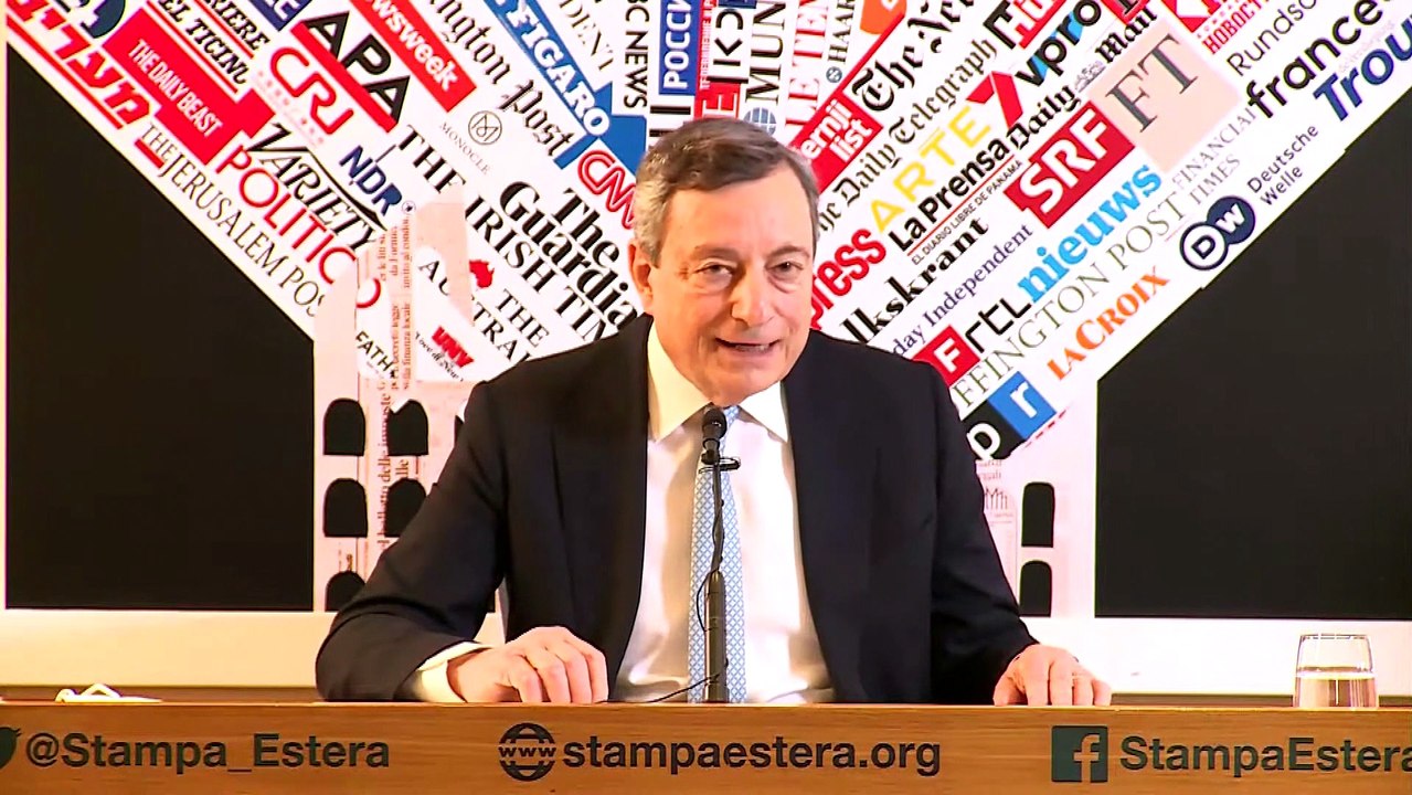 Draghi: "Stiamo finanziando la guerra, per questo serve un tetto al prezzo del gas"