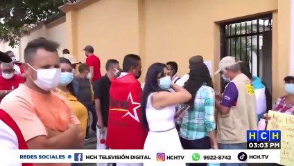 Militantes de LIBRE siguen llegando a Casa Presidencial en busca de “chamba”