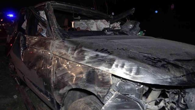 Defalarca takla atan lüks cip hurdaya döndü: 2 yaralı