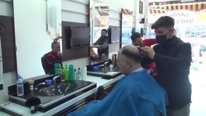 Yangında iş yeri zarar gören esnafa kamu kurumları ve STK'lar destek oldu