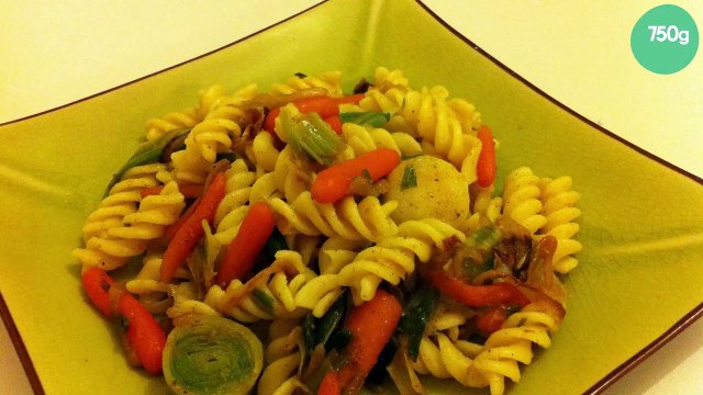 Fusilli, carottes croquantes et poireaux aux cinq parfums.
