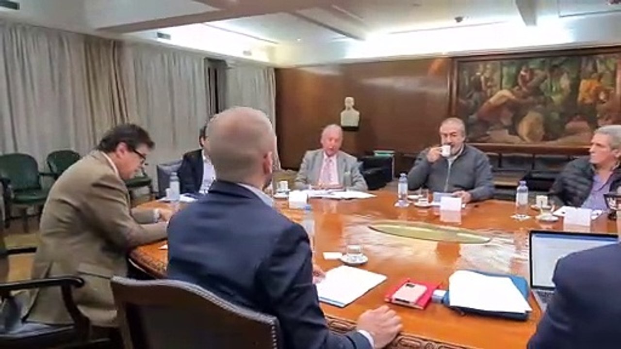 Reunión del Gobierno con empresarios y sindicatos