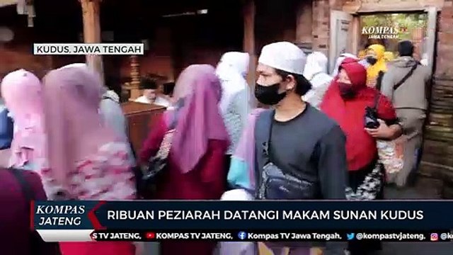 Ribuan Peziarah Datangi Makam Sunan Kudus