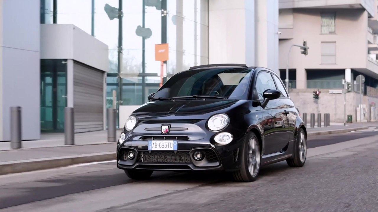 Das Abarth 595 Turismo-Paket - die ideale Wahl für den modernen und sportlich-eleganten Fahrer