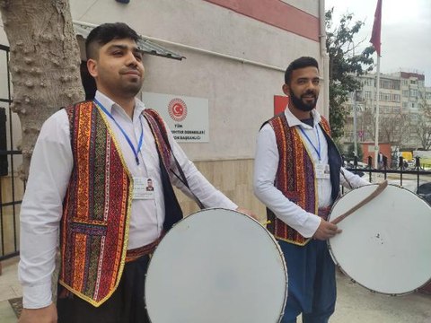 SAHTE DAVULCUYA KARŞI 'YAKA KARTI' UYARISI