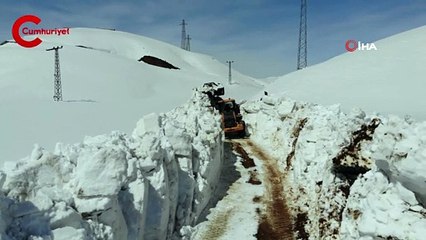 Bitlis'te '6 metrelik' karla mücadele: '700 bin litre yakıt kullandık'