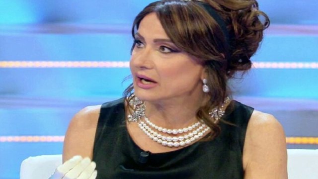 “Provateci e sono guai”. Isola dei Famosi, Vladimir Luxuria avverte i naufraghi