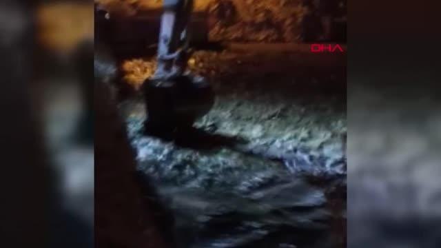 BOZKURT'TA EZİNE ÇAYI'NIN SEVİYESİ YÜKSELDİ, GEÇİCİ KÖPRÜ ZARAR GÖRDÜ