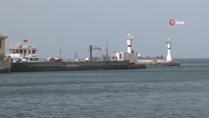 İzmir'de arabalı vapur seferlerine fırtına engeli