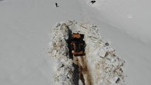 Nisan ayında 5 metrelik karla mücadele