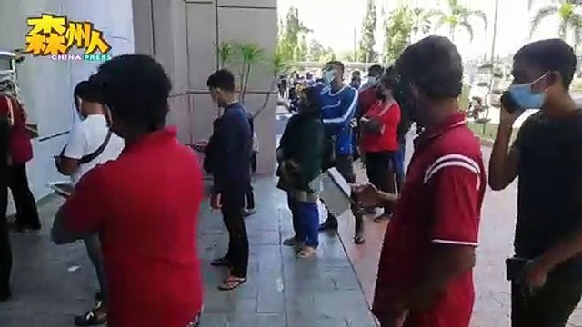 2小时逾千人涌芙公积金局 申请一次性提取1万