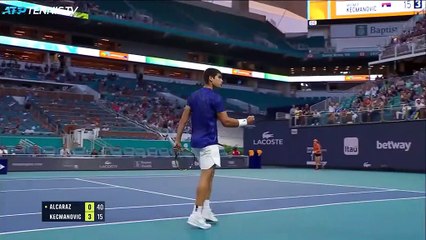 Miami - Alcaraz sort vainqueur d'un énorme combat face à Kecmanovic